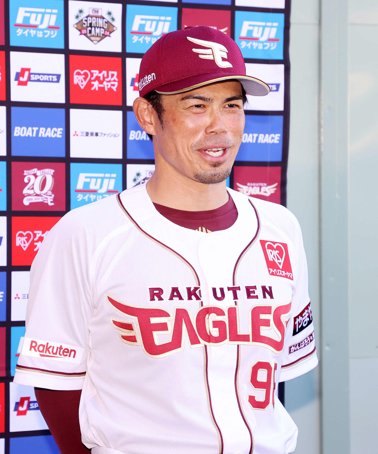 報道陣の質問に答える楽天今江監督（撮影・鈴木正人）