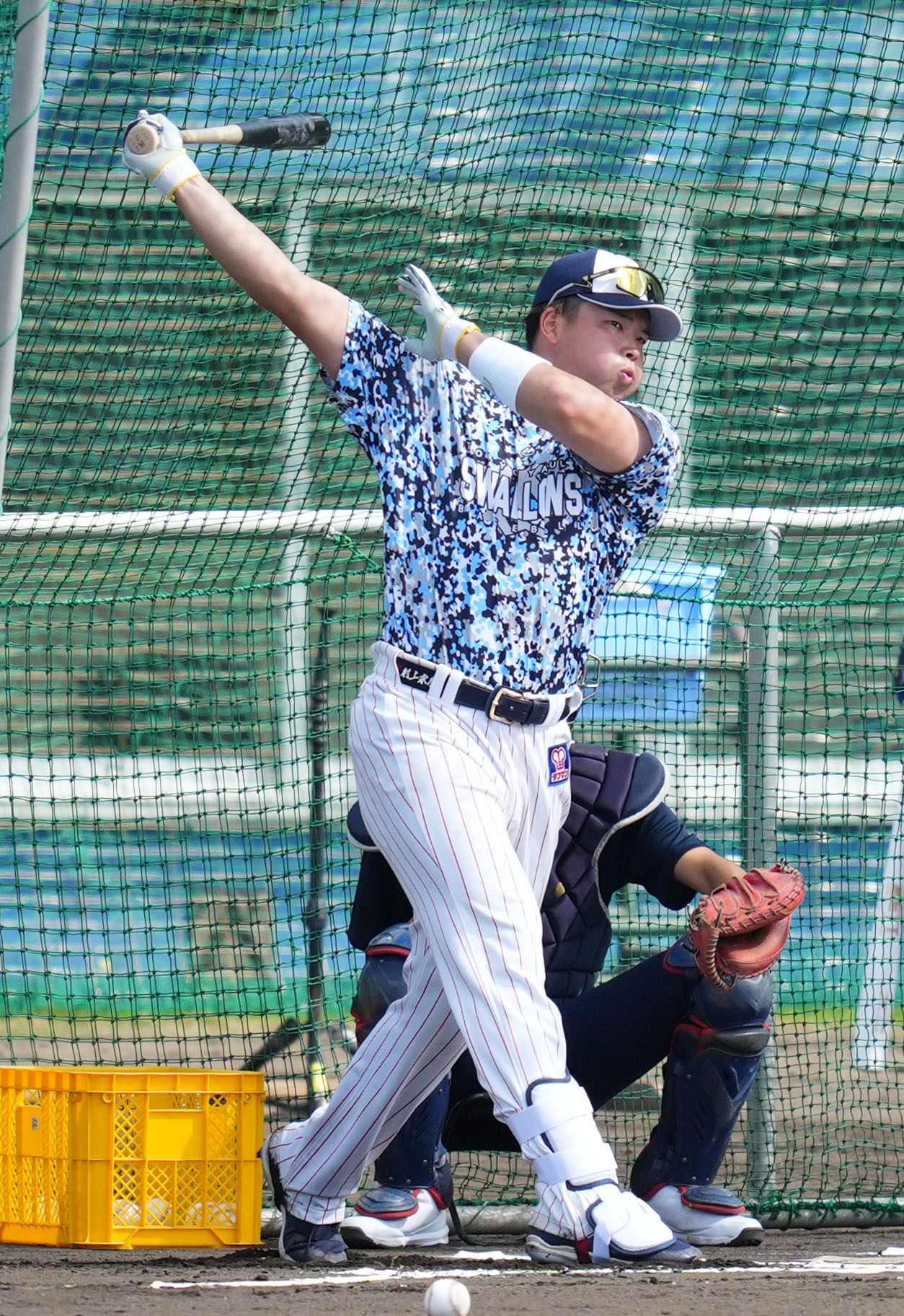 ランチ特打で快音を響かせるヤクルト村上（撮影・横山健太）