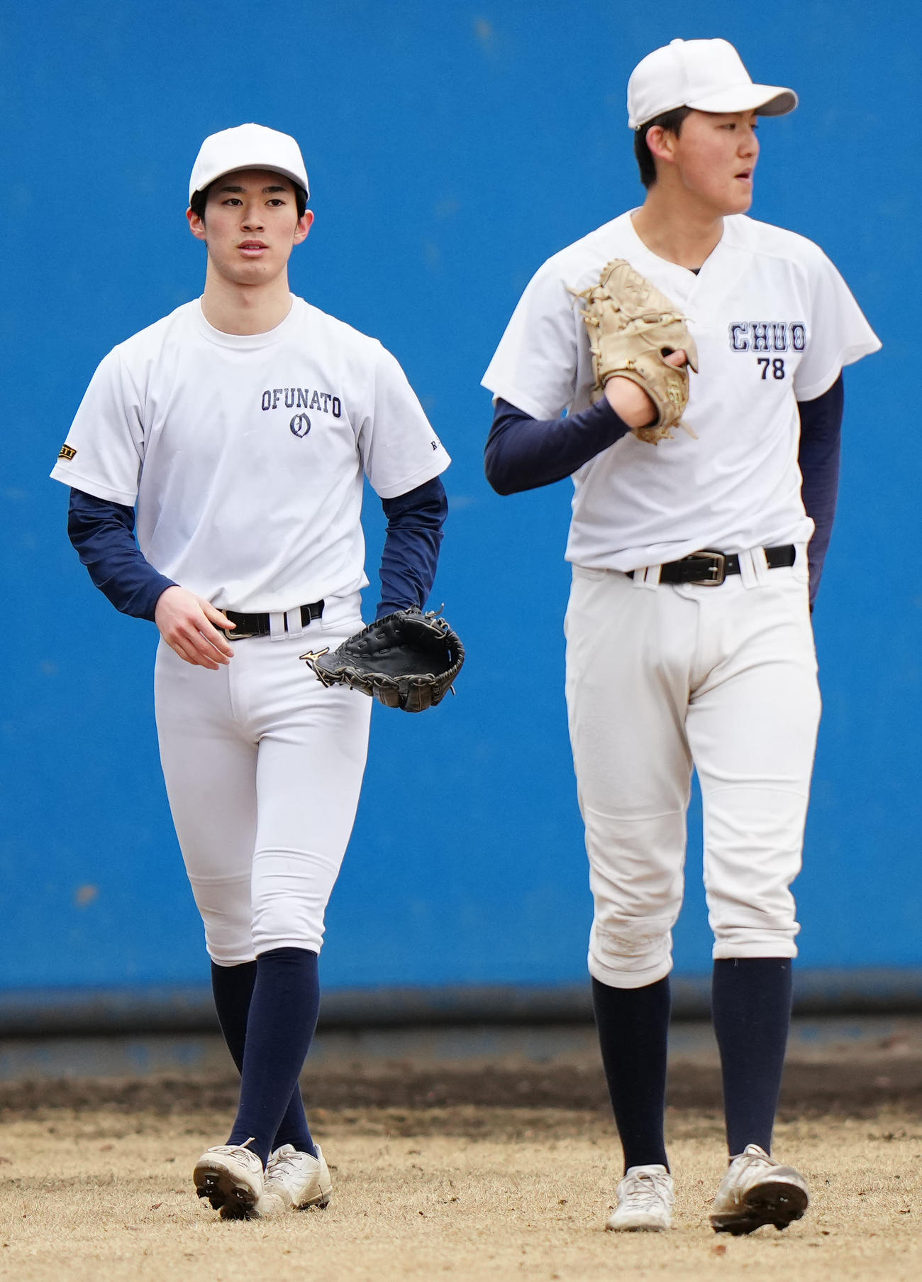 中大の練習に参加する大船渡・佐々木怜（左）（撮影・江口和貴）