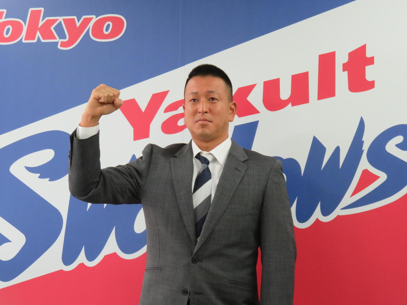 ヤクルト宮川はガッツポーズ（2023年12月撮影）