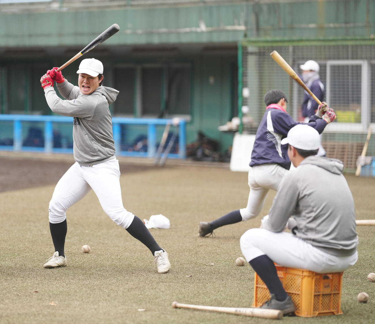 中大の練習に参加する浜松開誠館・新妻（撮影・江口和貴）