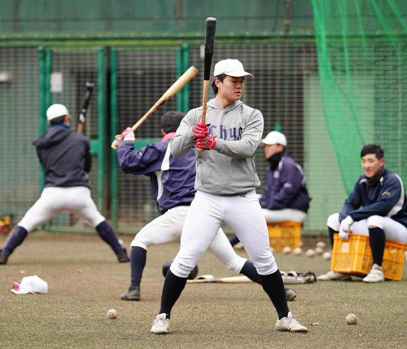 中大の練習に参加する浜松開誠館・新妻（撮影・江口和貴）