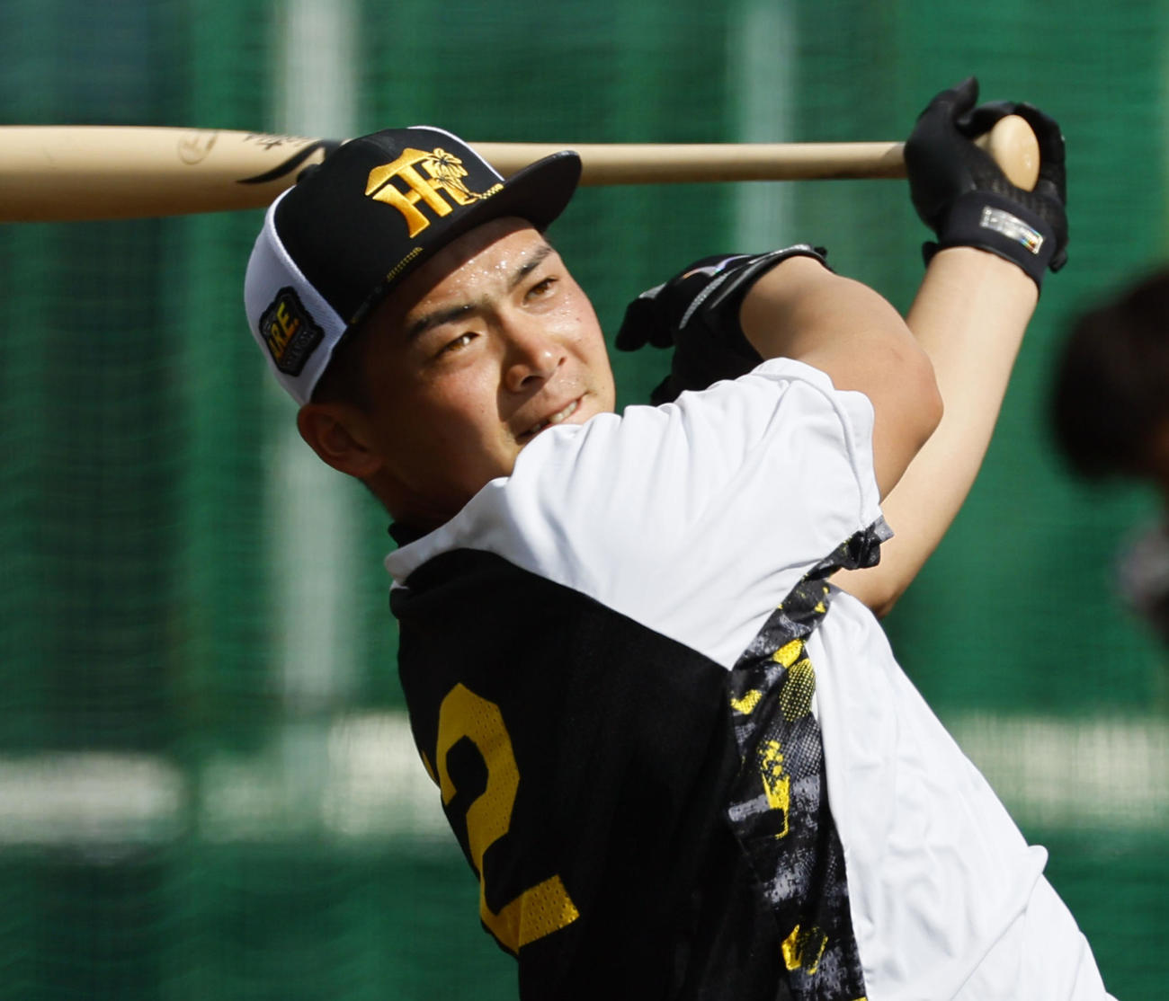 ロングティーをする井上（撮影・藤尾明華）
