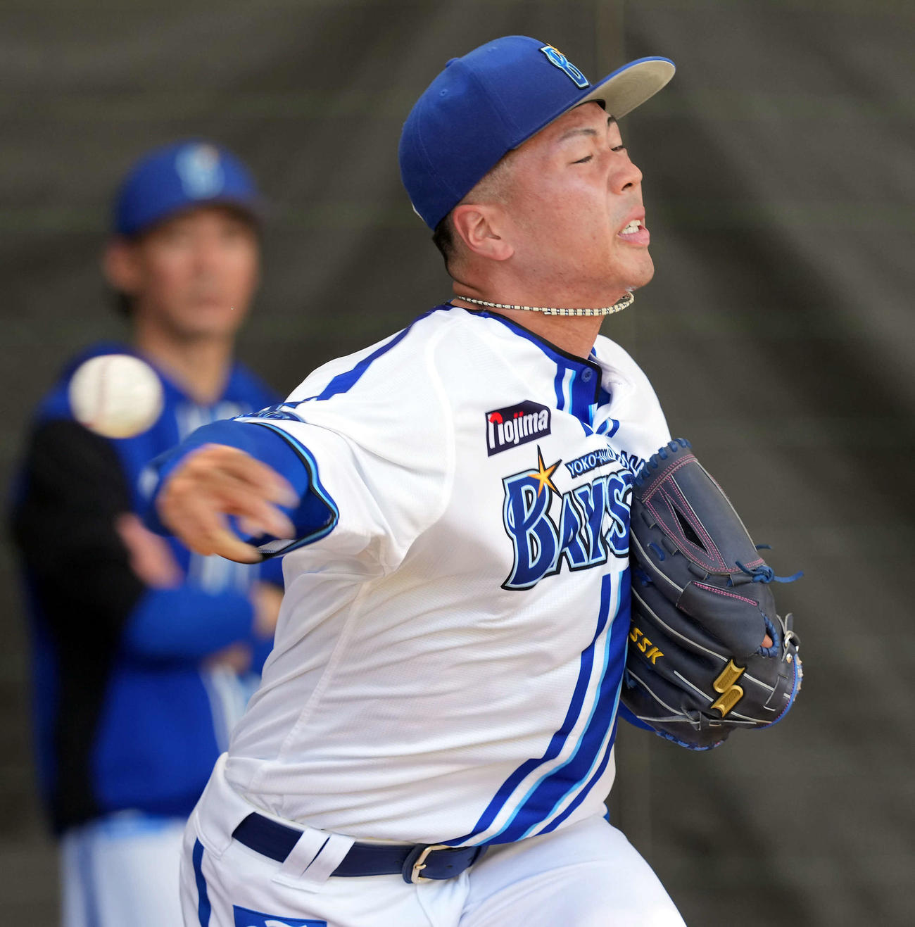ブルペンで投球練習を行ったDeNAドラフト2位の松本凌（撮影・たえ見朱実）