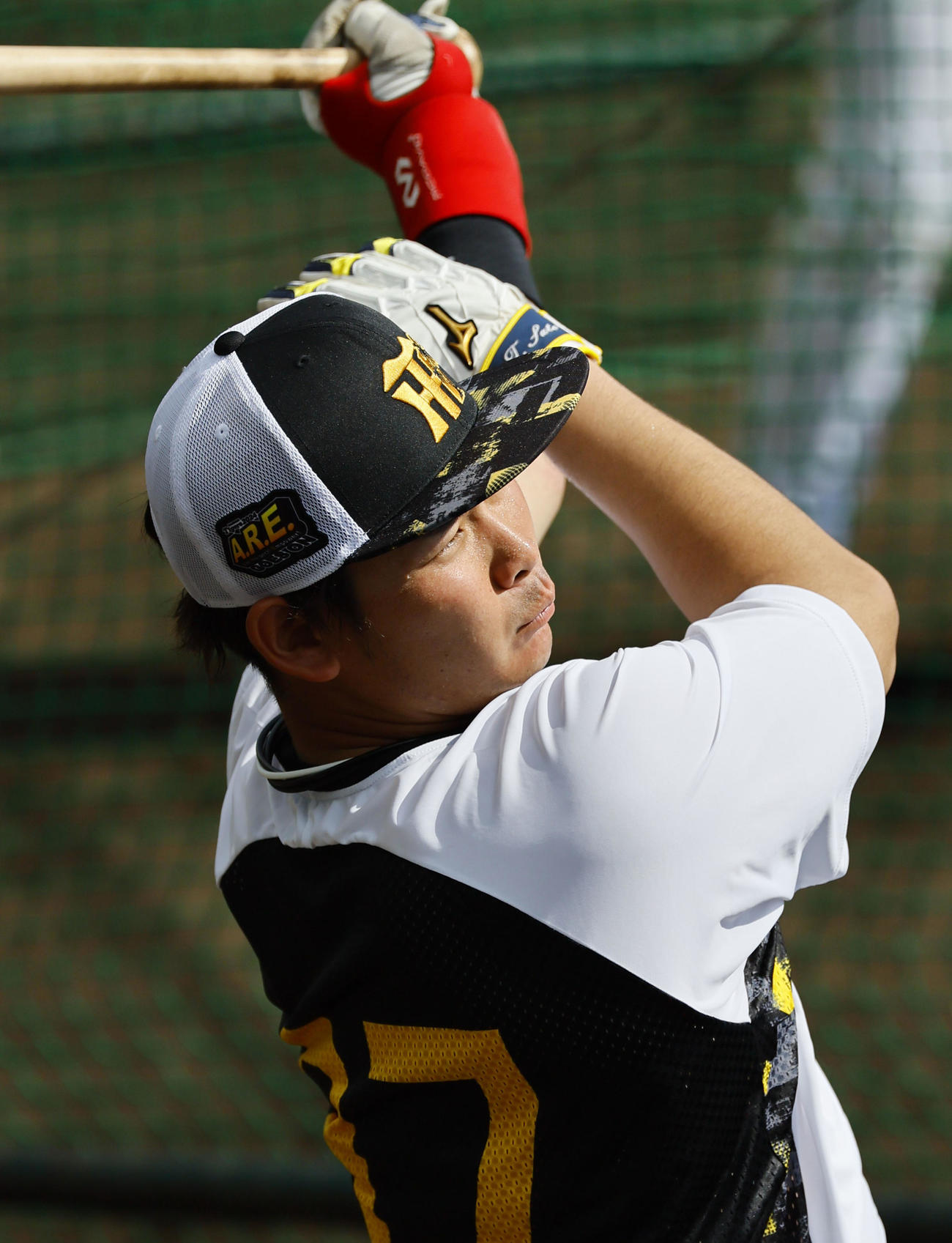 ロングティーをする野口（撮影・藤尾明華）