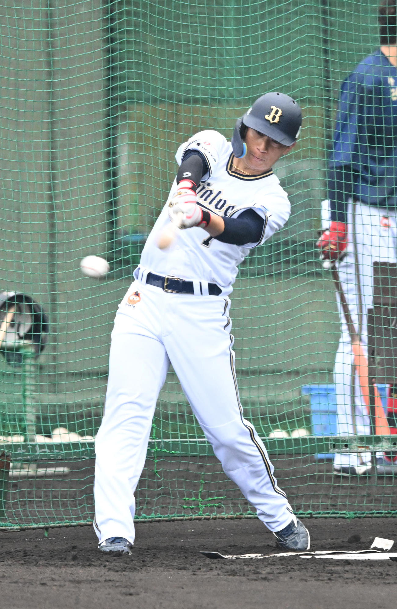 フリー打撃を行うオリックス西川（撮影・和賀正仁）