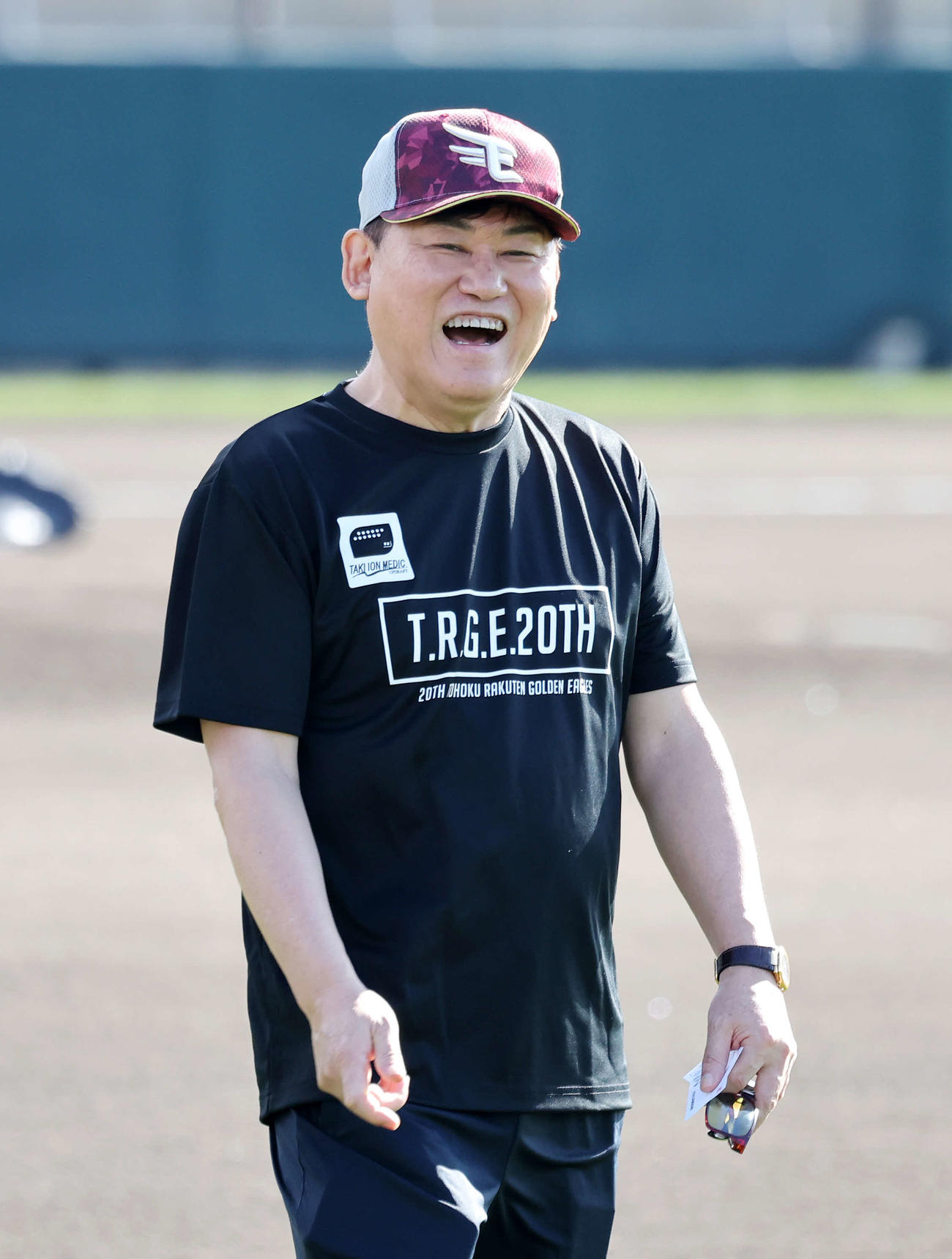 笑顔を見せる楽天三木谷オーナー（撮影・鈴木正人）