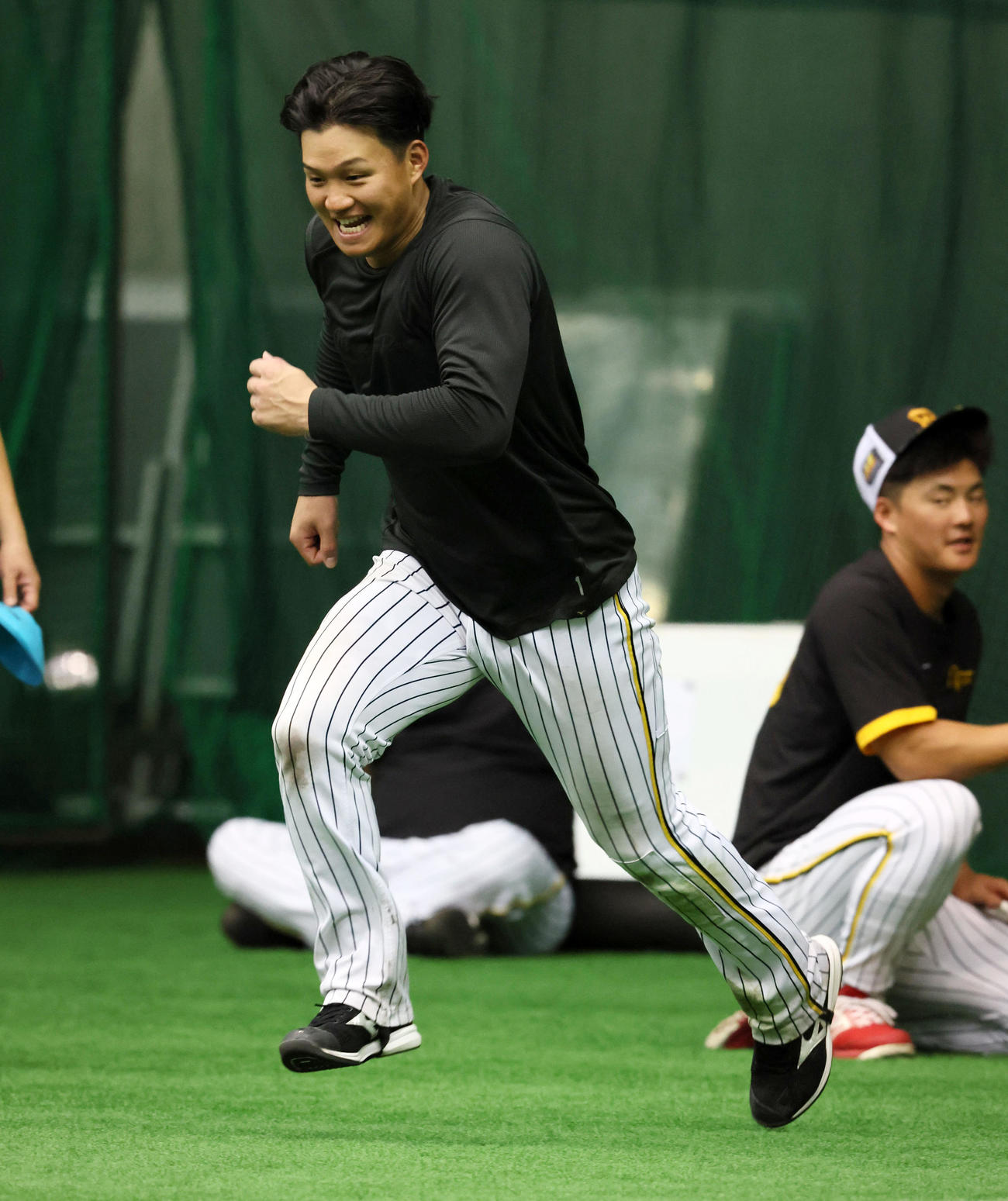 ドーム内でダッシュする森下（撮影・加藤哉）