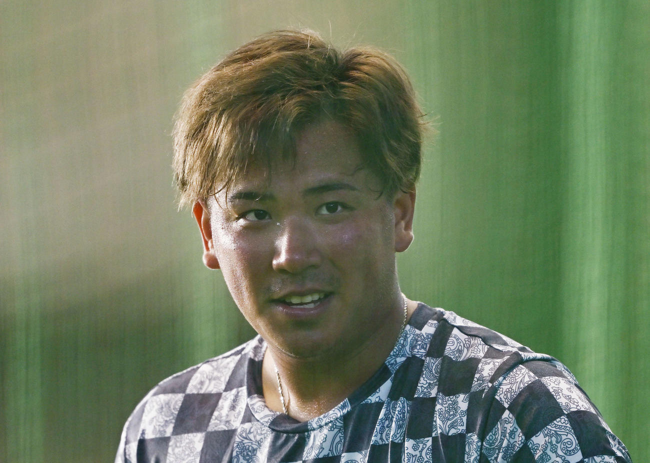 居残りの打撃練習で笑顔のロッテ愛斗（撮影・滝沢徹郎）