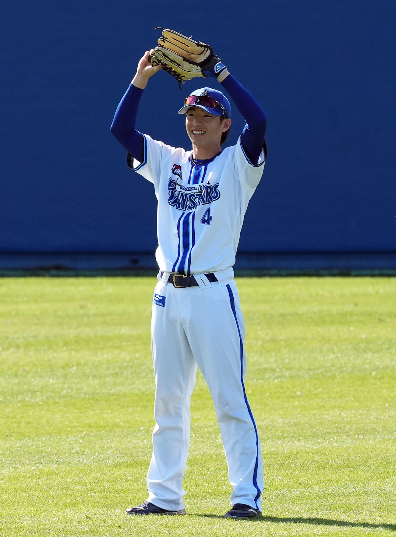 守備練習で丸印を出すDeNAドラフト1位の度会（撮影・たえ見朱実）