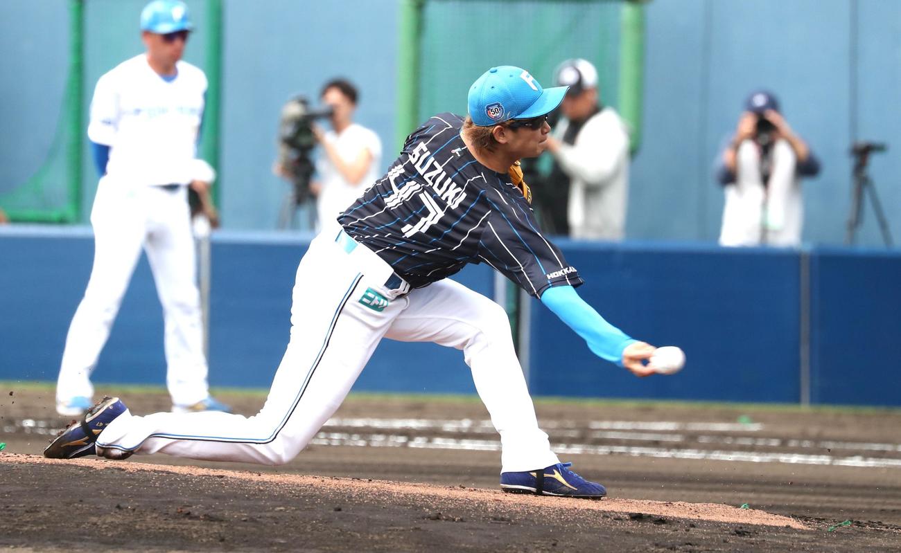 日本ハム紅白戦　紅組先発の鈴木（撮影・黒川智章）
