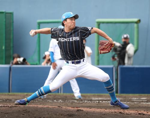 日本ハム紅白戦　6回に登板の紅組斉藤（撮影・黒川智章）