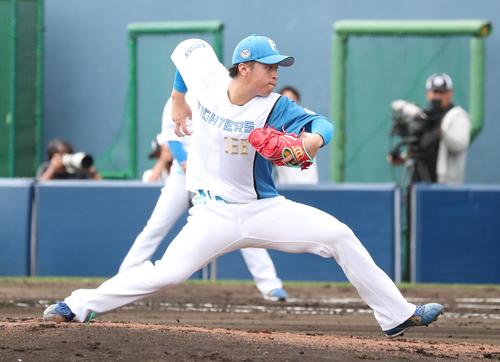 日本ハム紅白戦　5回に登板の白組松岡（撮影・黒川智章）