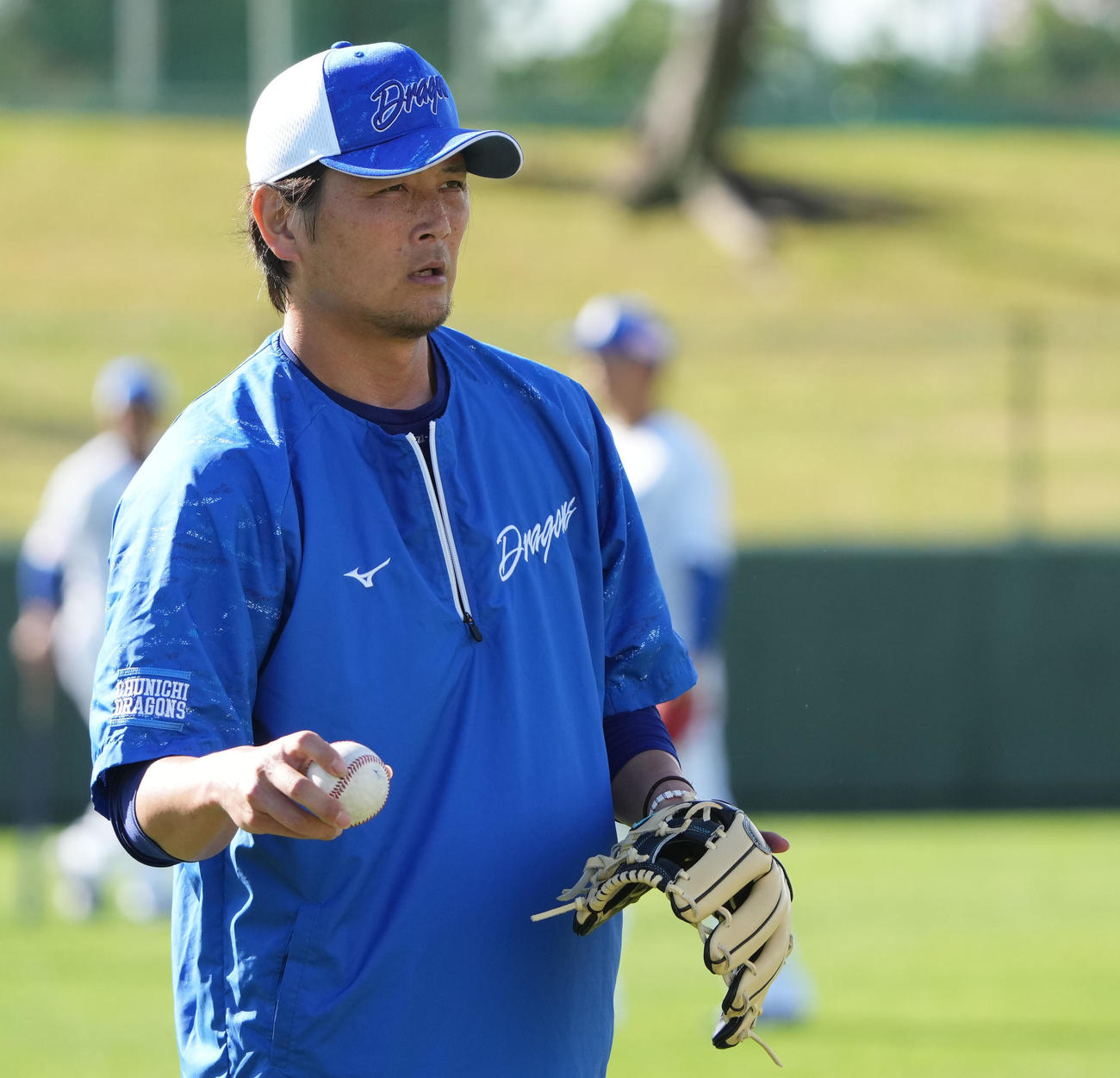 キャッチボールをする涌井（撮影・森本幸一）
