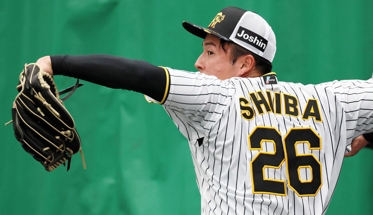 休み明けの2月6日に打撃投手をすると岡田監督が明言した椎葉（撮影・加藤哉）