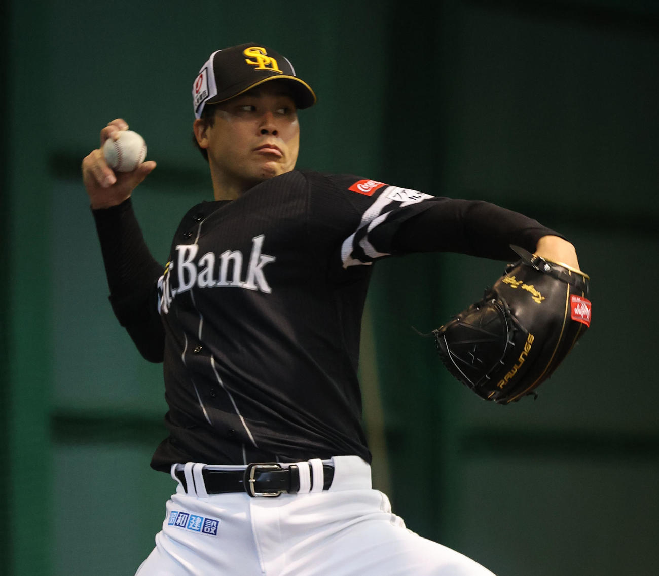 ブルペンに入った藤井は力強く投げ込む（撮影・梅根麻紀）