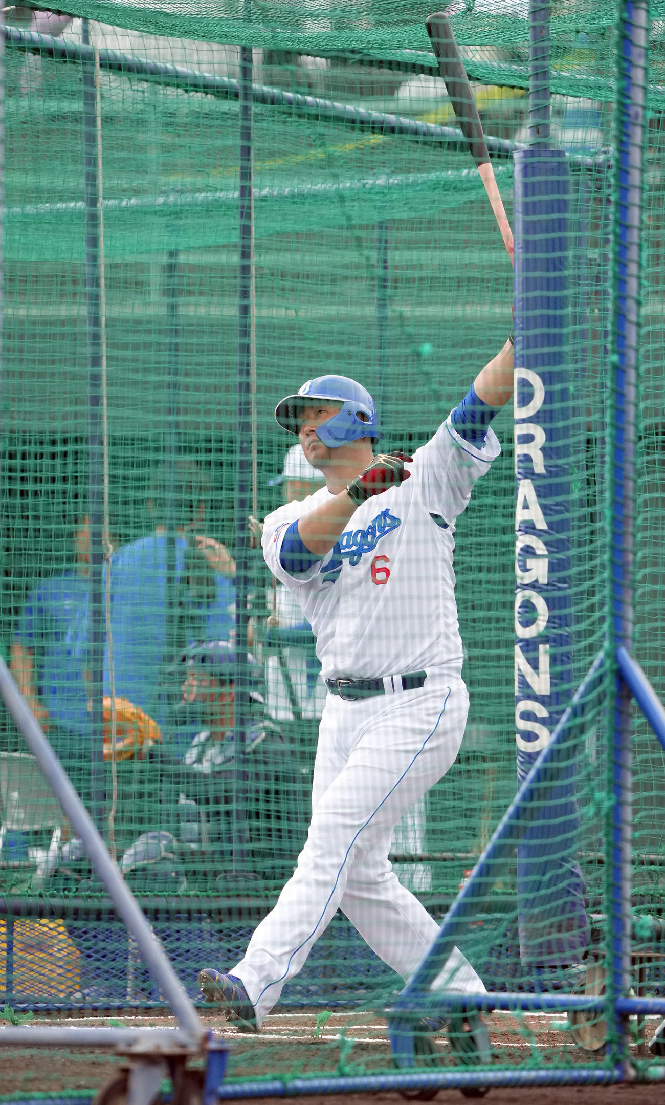 フリー打撃練習をする中田（撮影・森本幸一）