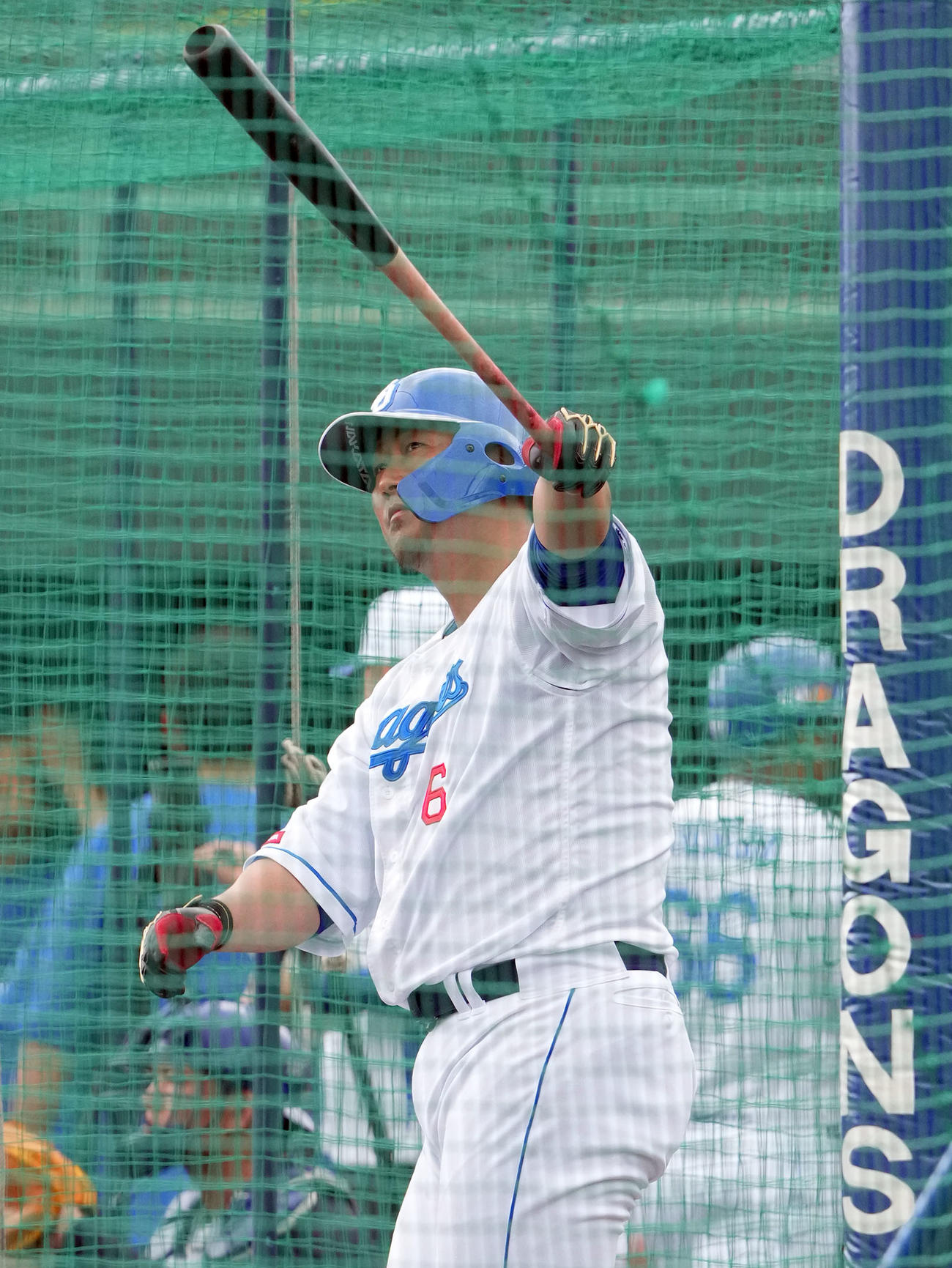 フリー打撃練習をする中田（撮影・森本幸一）