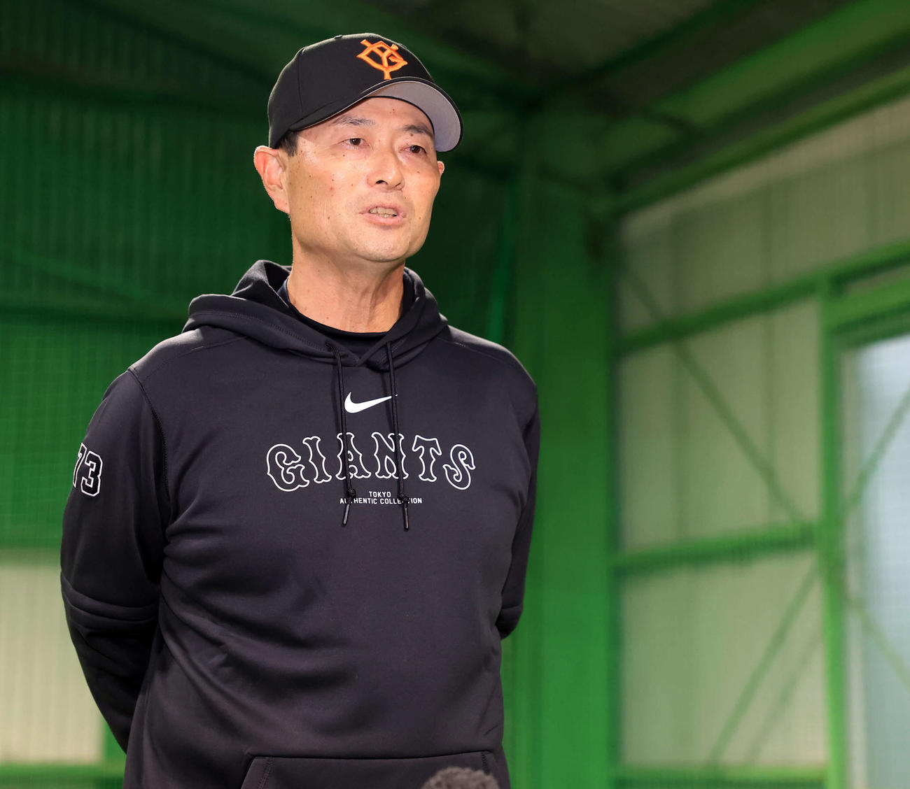 キャンプ第1クールを終え、報道陣の質問に答える桑田2軍監督（撮影・浅見桂子）