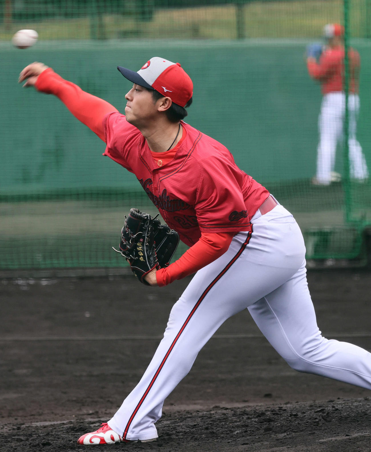 ランチ特打に2番手で登板した広島益田（撮影・加藤孝規）