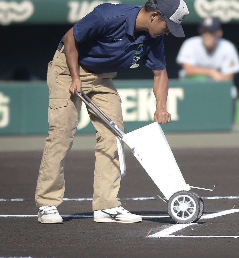 18年から約4年間、阪神園芸でグラウンドキーパーとして勤務したオリックス新通訳の柴田凌さん（本人提供）