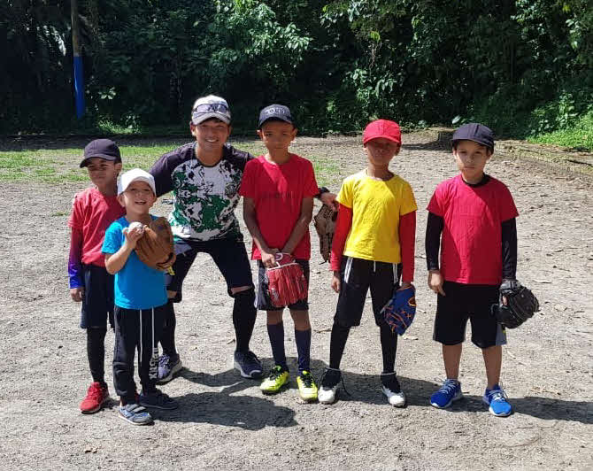阪神園芸退職後に二度コロンビアに渡り、国内の子ども達に野球を教えていた柴田凌さん