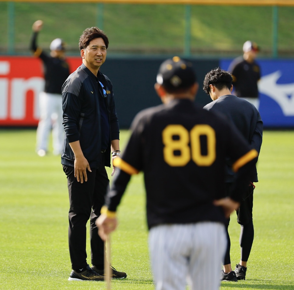 阪神春季キャンプを訪れた藤川SA（撮影・藤尾明華）