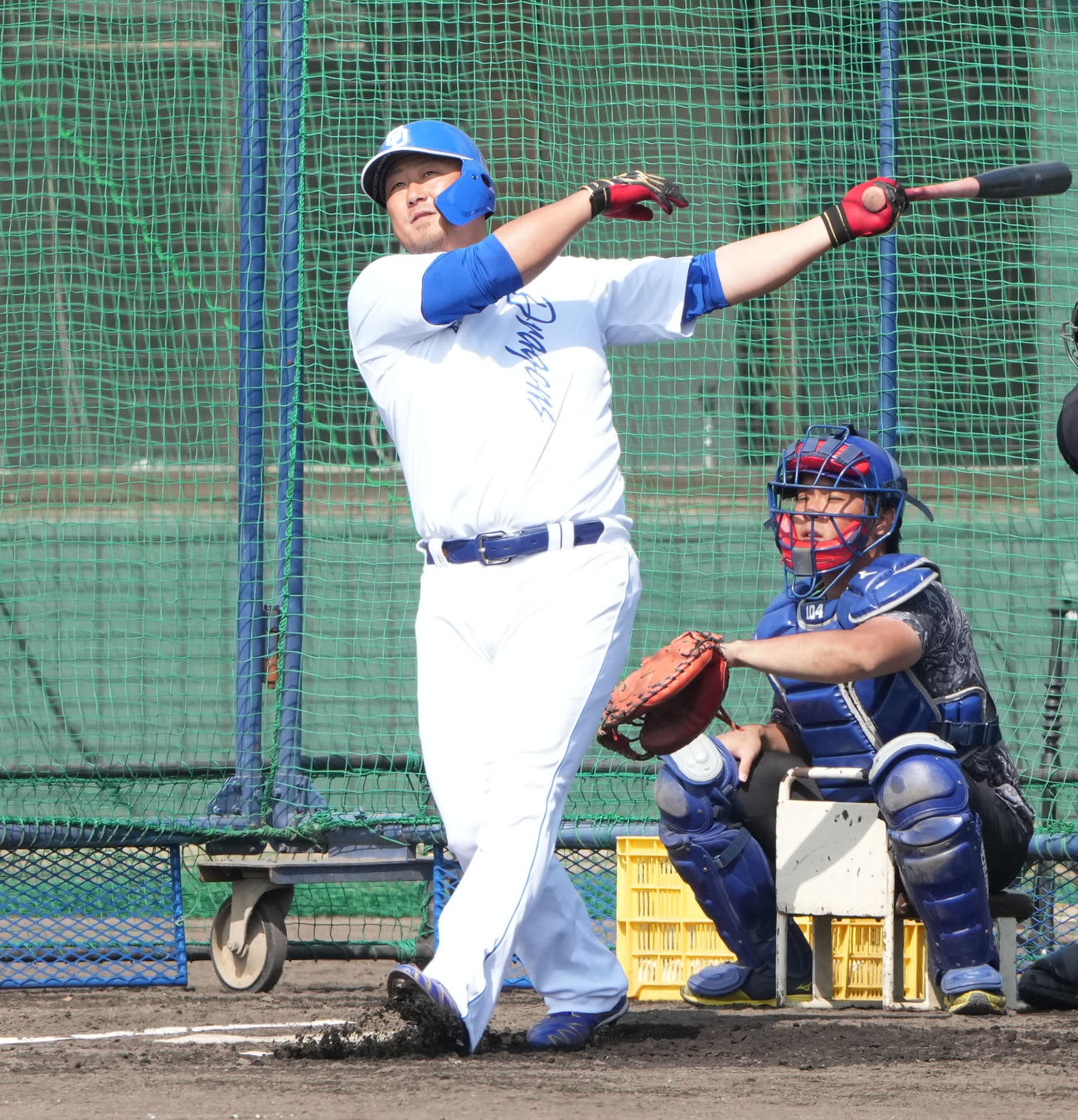 フリー打撃を行う中日中田（撮影・森本幸一）