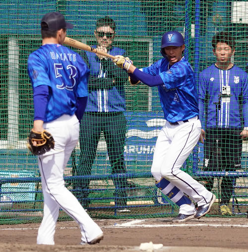 ライブBPで2打席凡退に終わったDeNA度会（撮影・たえ見朱実）