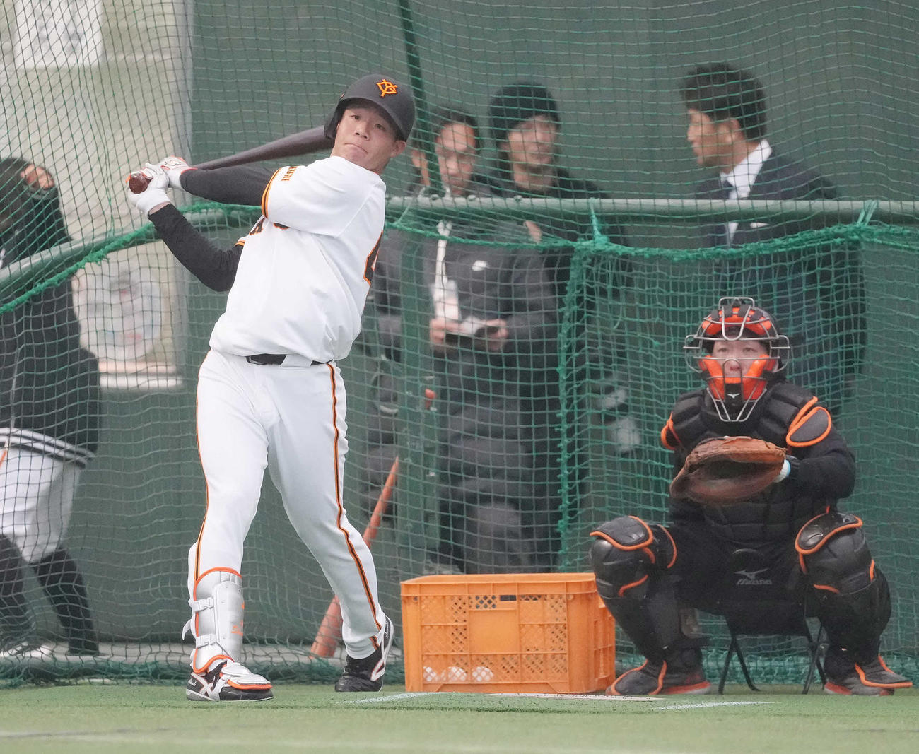 1日、フリー打撃する巨人佐々木（撮影・鈴木みどり）