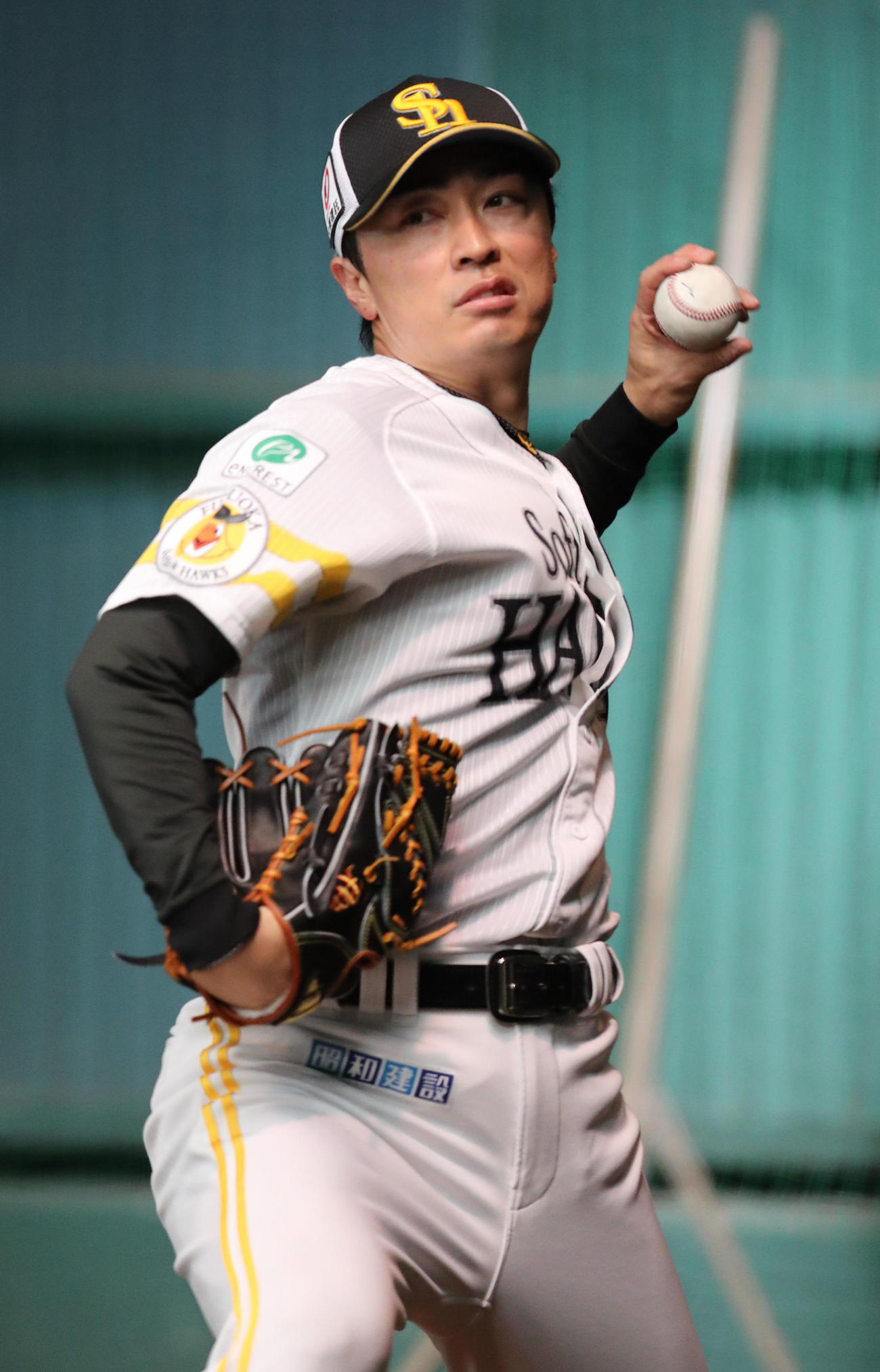 ブルペンで投げ込む和田（撮影・梅根麻紀）