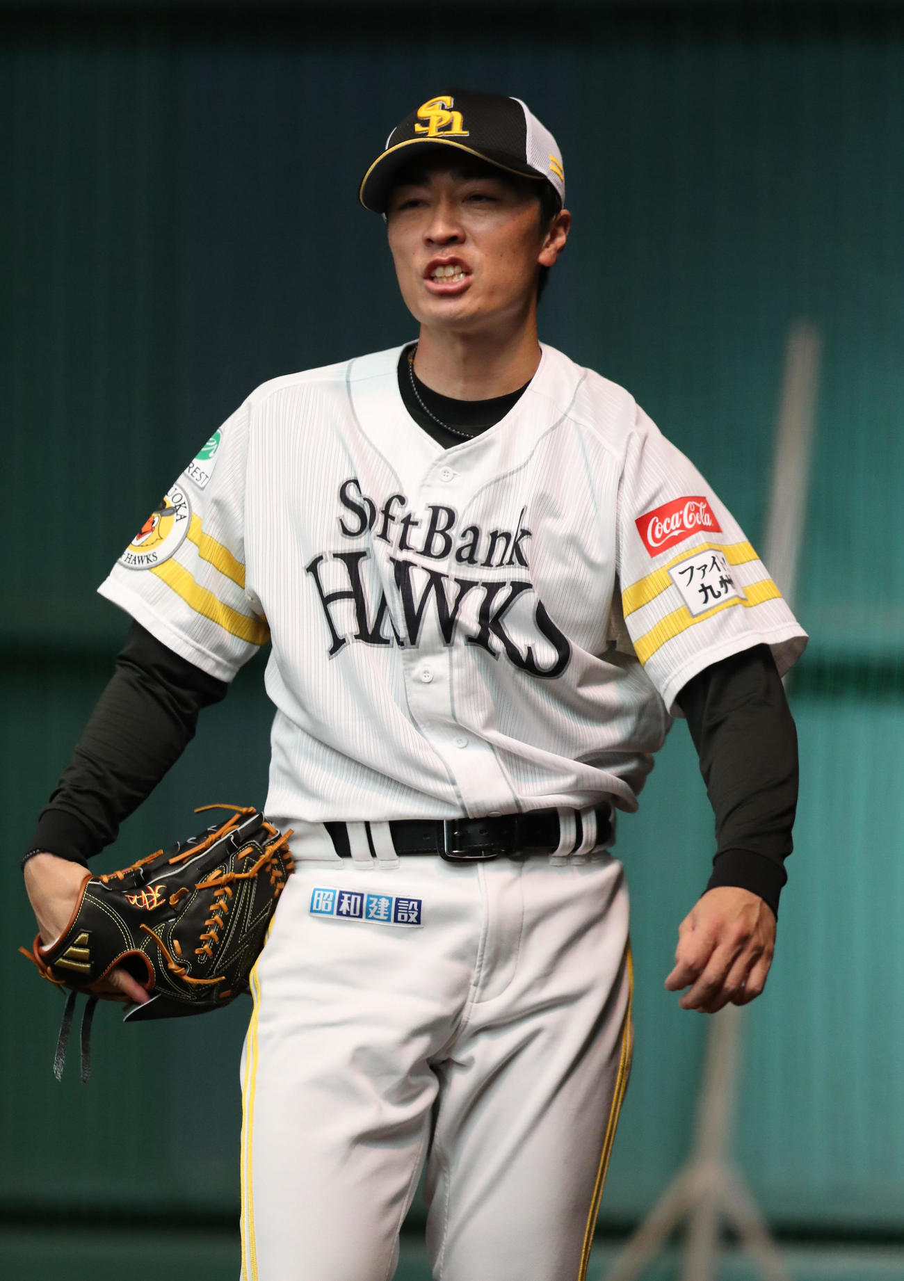 ブルペンに入った和田は投げ込む（撮影・梅根麻紀）