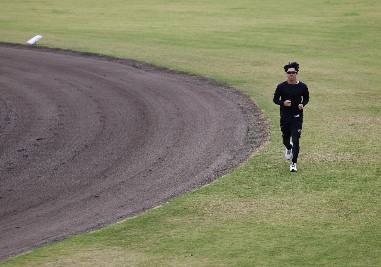 阪神春季キャンプ　ランニングをする中野（撮影・藤尾明華）