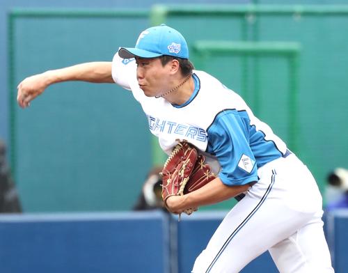 日本ハム紅白戦　5回に登板の白組斉藤（撮影・黒川智章）