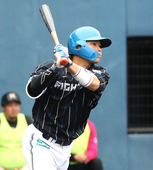 日本ハム紅白戦　5回表紅組1死二塁、右前適時打を放つ田宮（撮影・黒川智章）