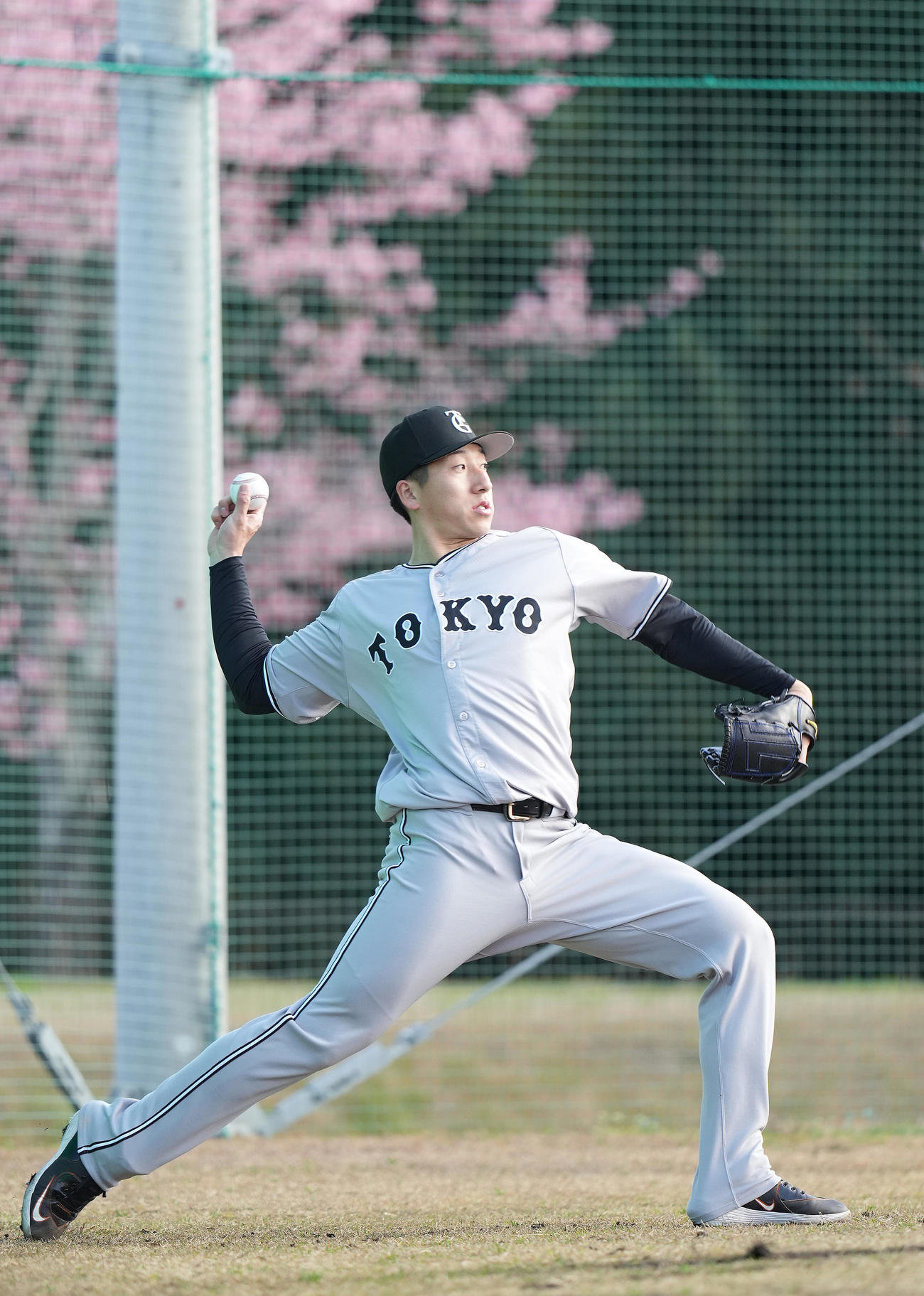キャッチボールする巨人大勢（撮影・鈴木みどり）
