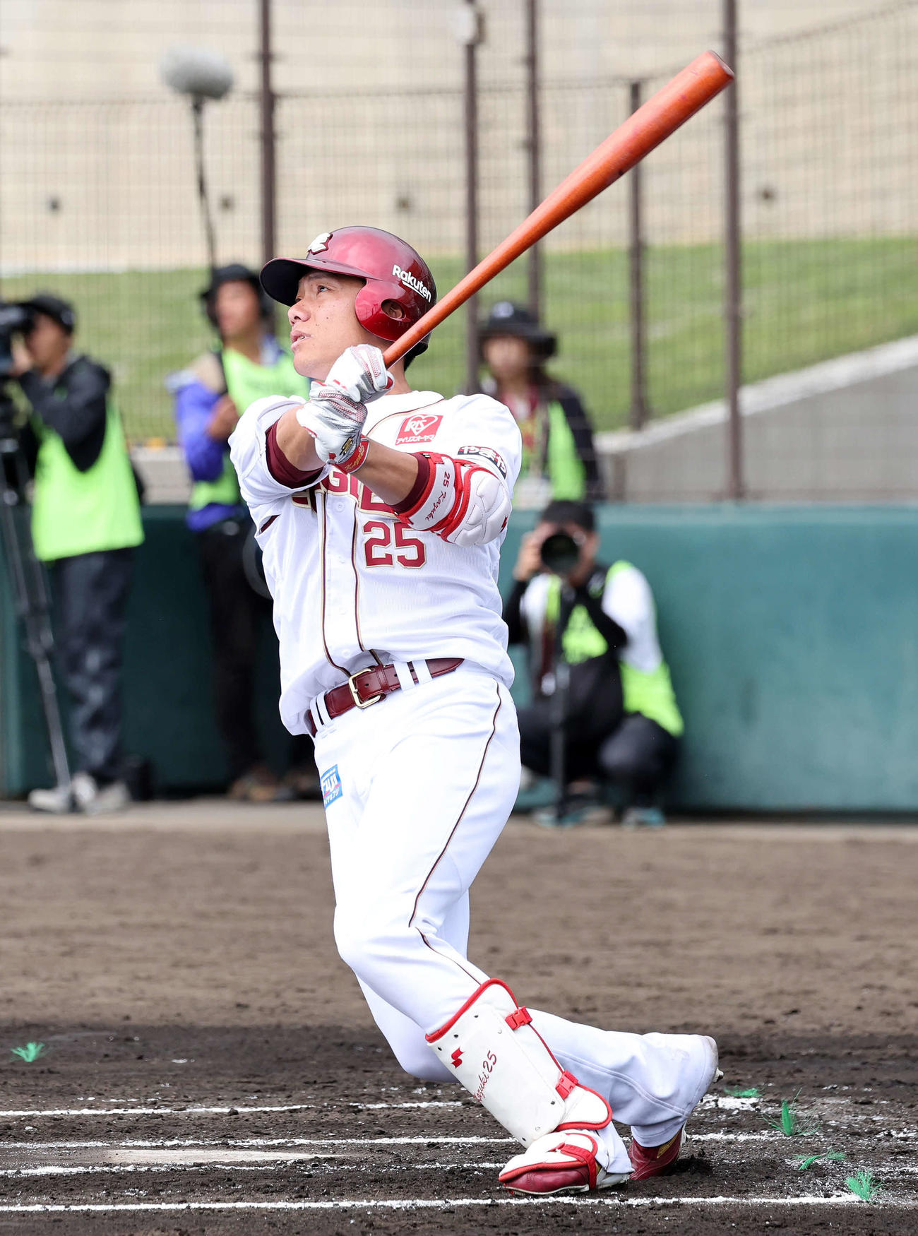 シート打撃で左越え二塁打を放つ楽天田中和（撮影・鈴木正人）