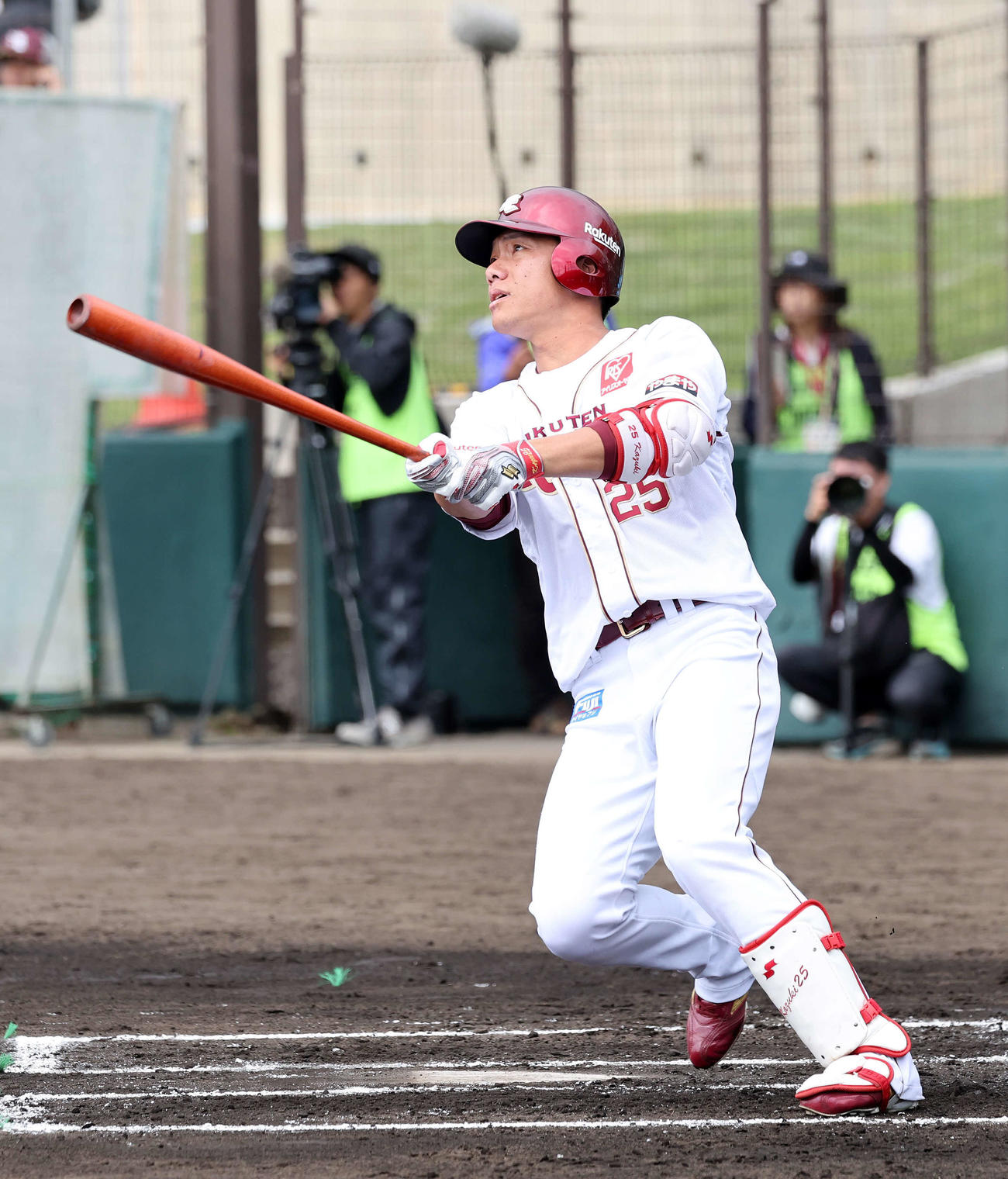 シート打撃で左越え二塁打を放つ楽天田中和（撮影・鈴木正人）