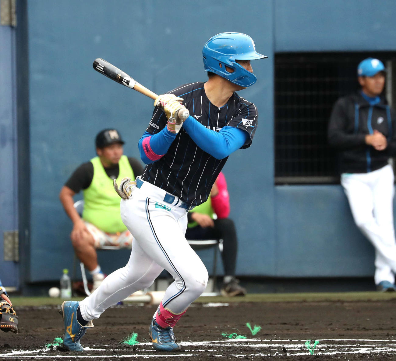 日本ハム紅白戦　4回表紅組無死、中前打を放つ加藤豪（撮影・黒川智章）