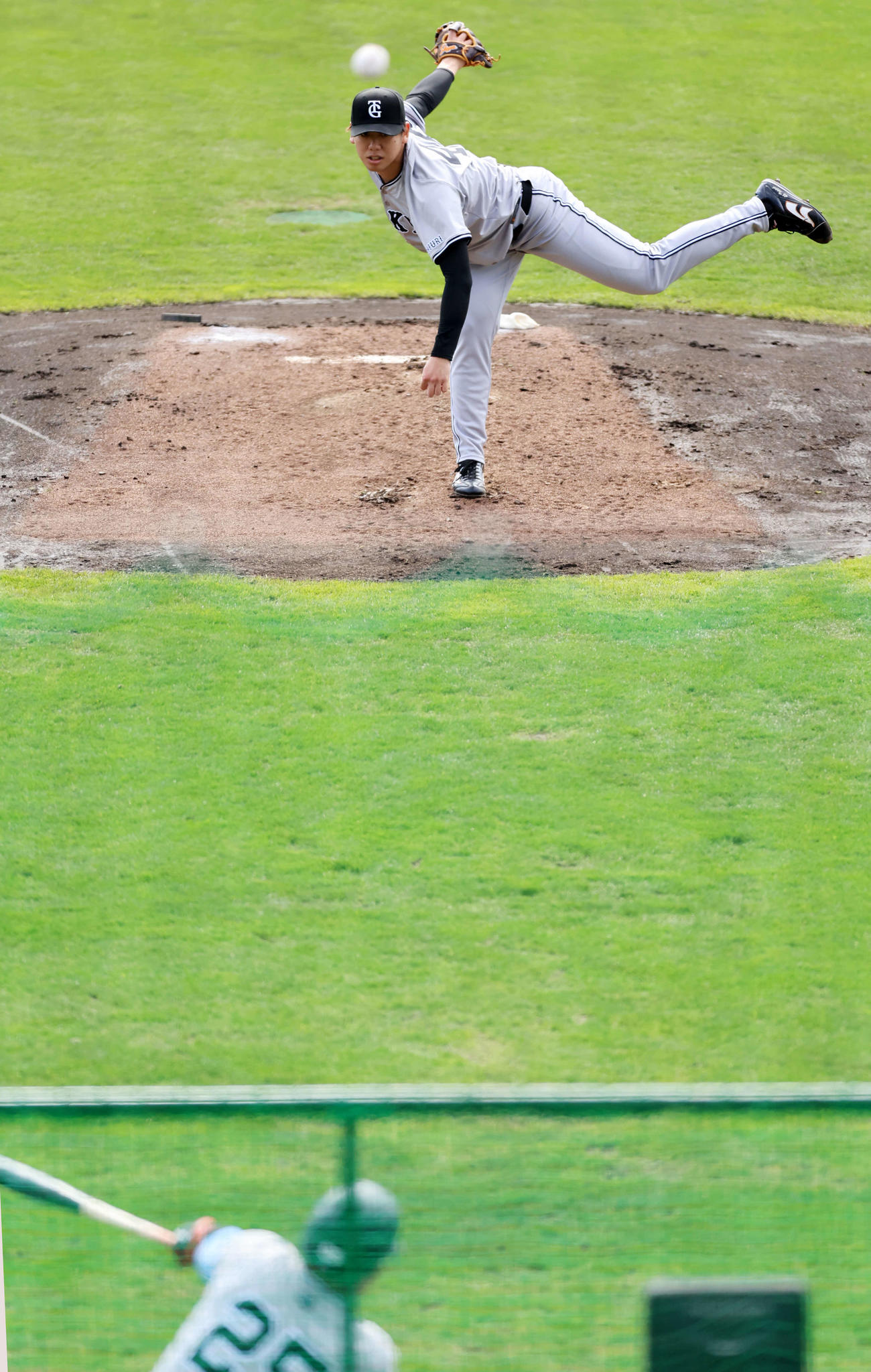 シート打撃登板し巨人岡本和を打ち取る又木（撮影・浅見桂子）