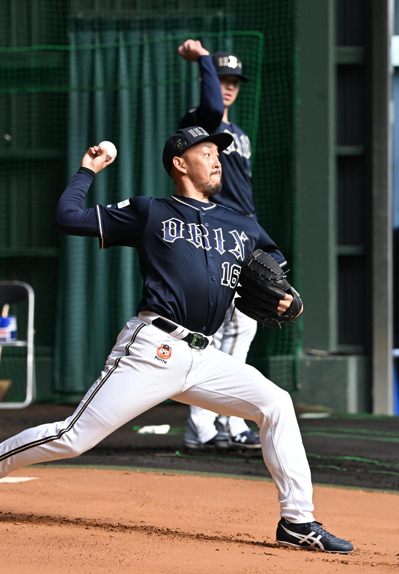 ブルペンに入り投げ込むオリックス平野佳（撮影・和賀正仁）