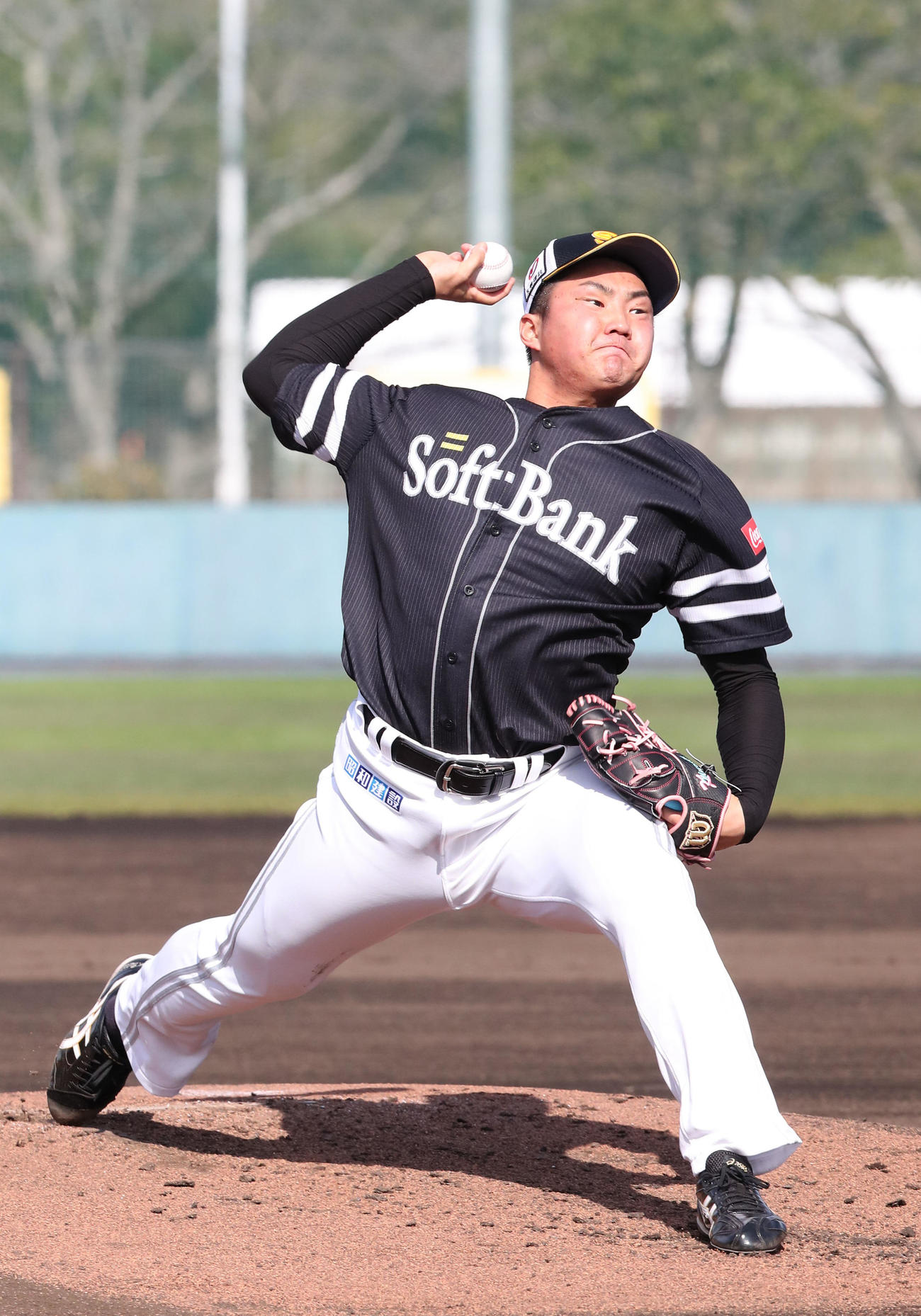 打撃投手として登板した村田（撮影・梅根麻紀）