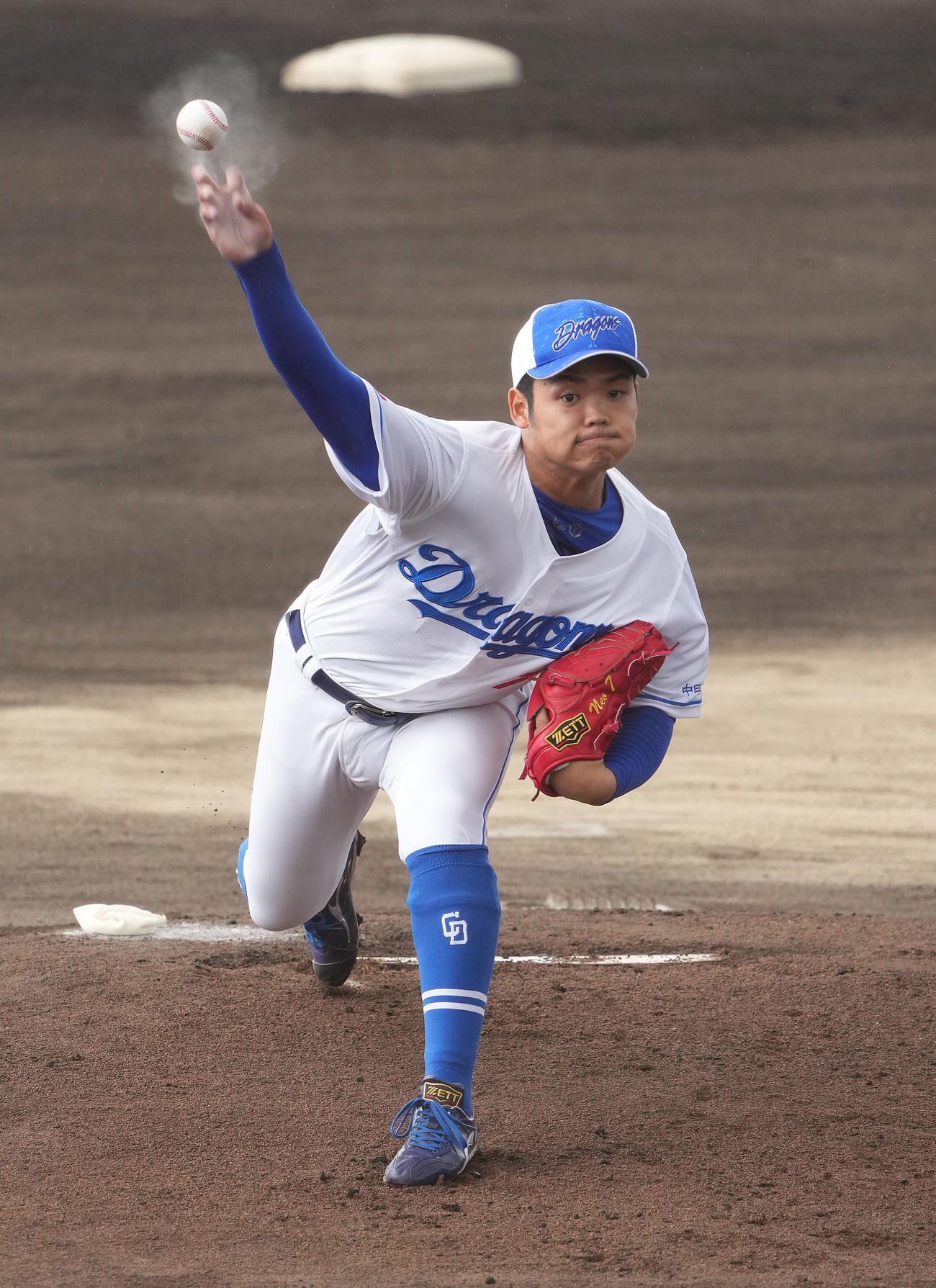 シート打撃練習に登板する根尾（撮影・森本幸一）