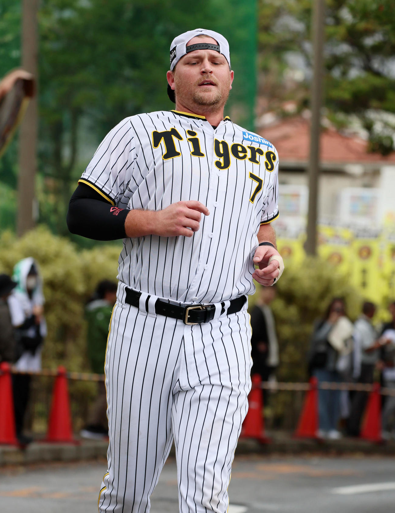 坂道でダッシュする阪神ノイジー（撮影・加藤哉）