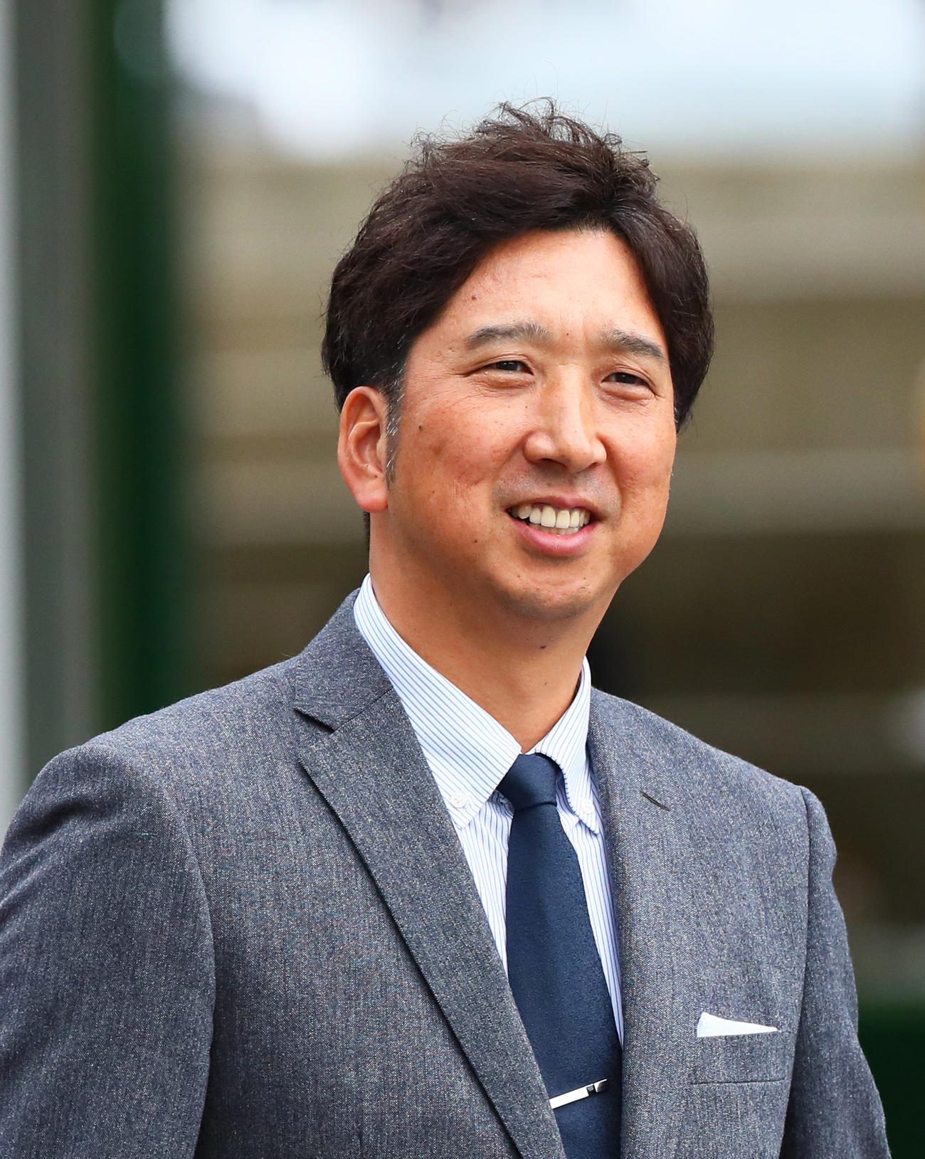 宜野座を視察する藤川球団本部付SA（撮影・上山淳一）