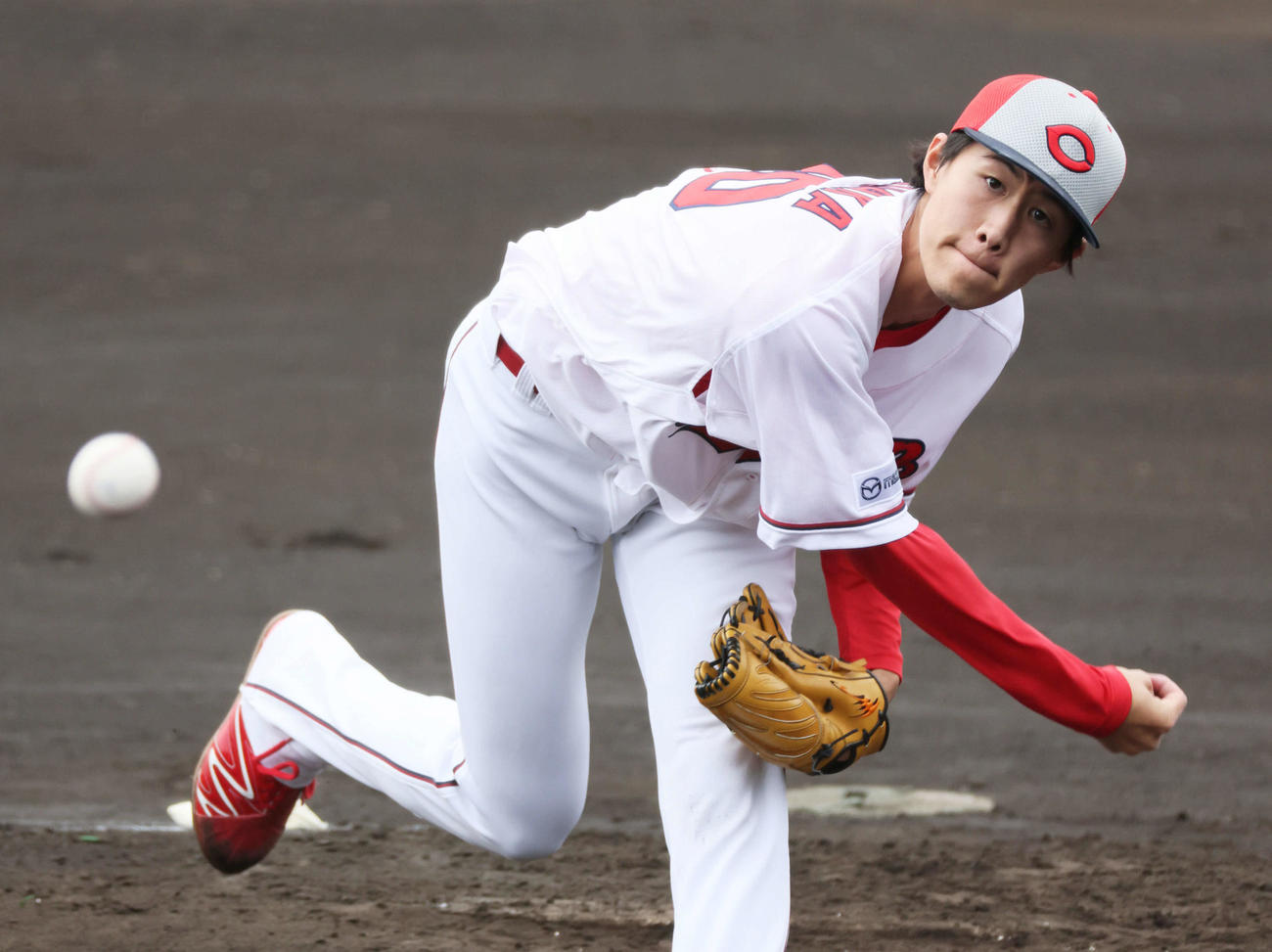 フリー打撃に登板した広島日高（撮影・加藤孝規）