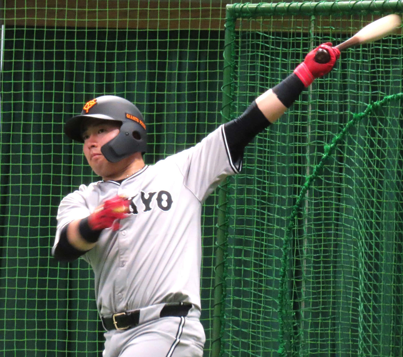 フリー打撃を行う巨人浅野（撮影・黒須亮）