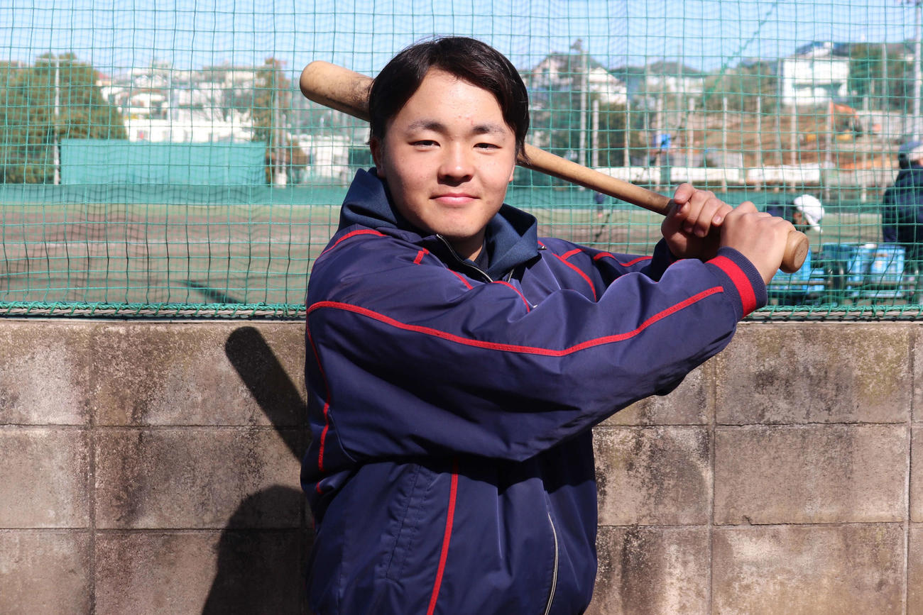 慶大の練習に参加し、課題の打撃練習を終えたばかりで気合いを見せる慶応で主将を務めた大村（撮影・保坂淑子）