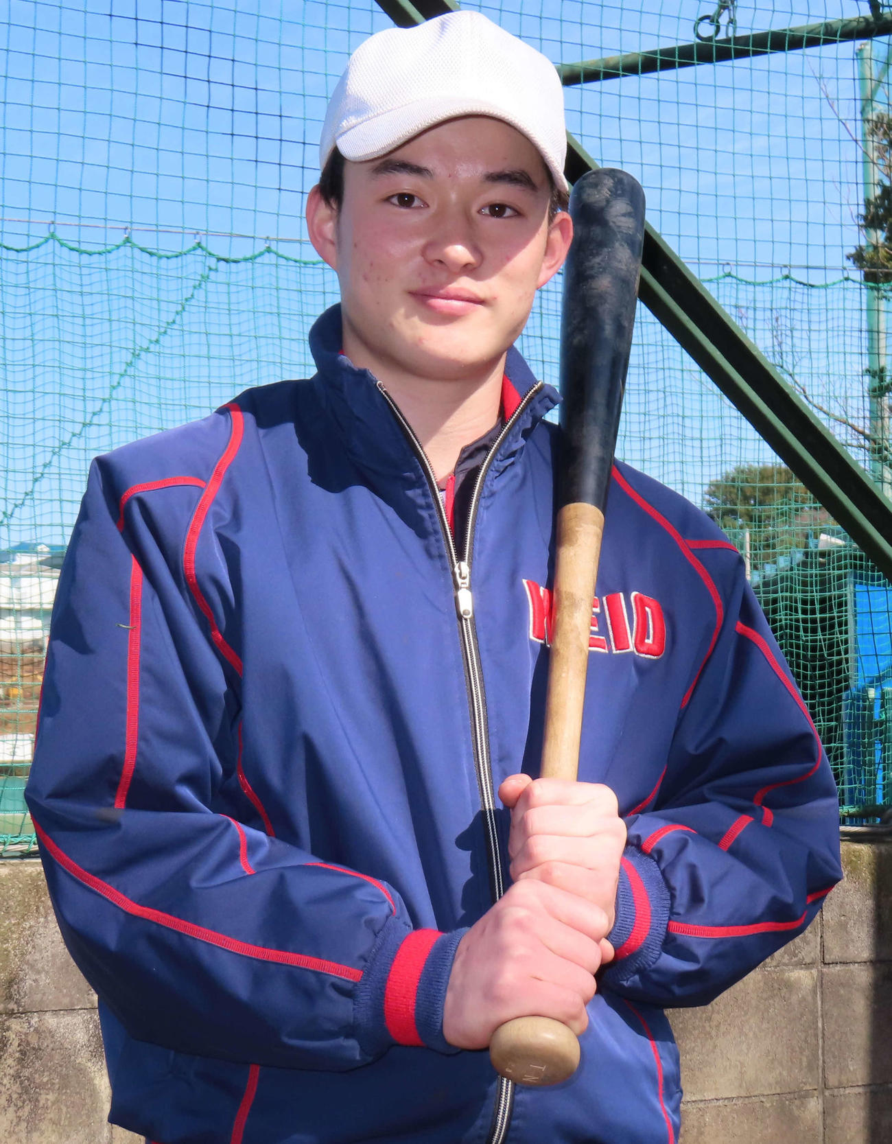 5日に進学予定先である慶大野球部の全体練習に合流し、バットを持つ慶応・丸田（撮影・佐瀬百合子）