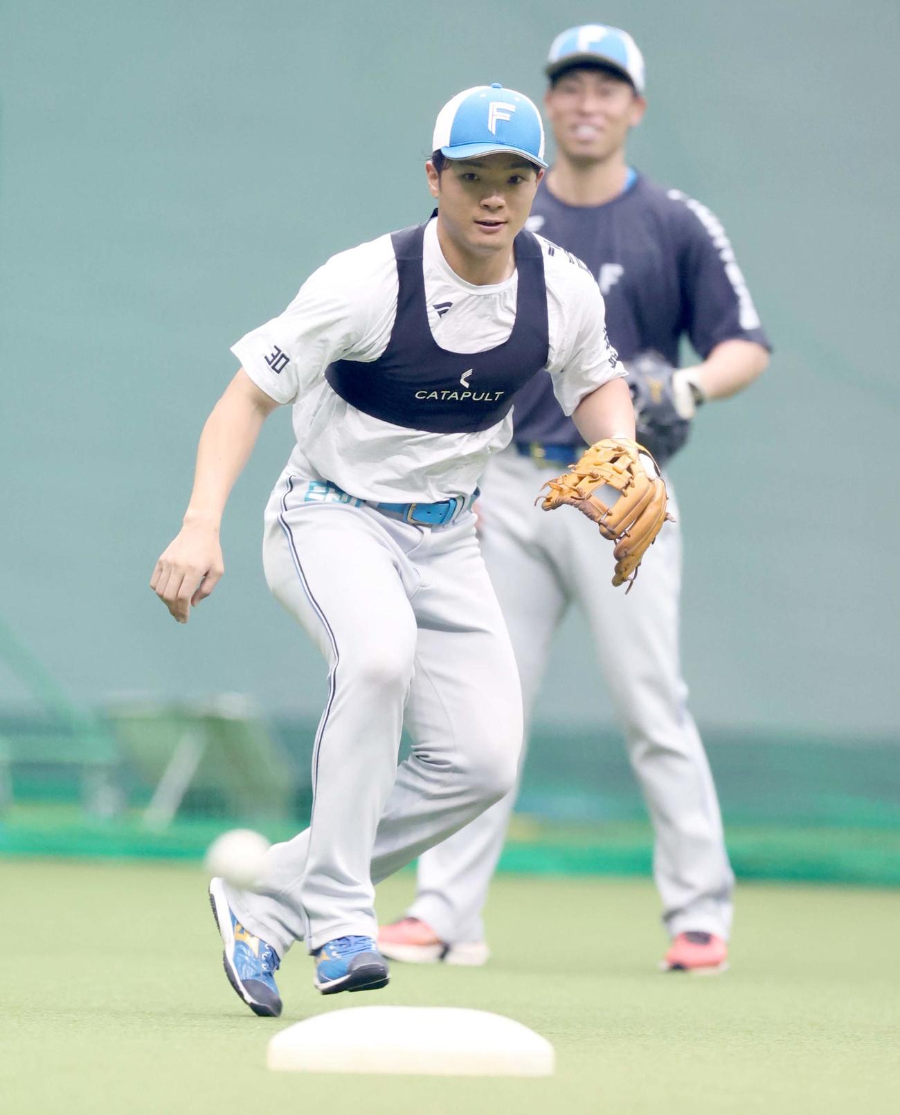 ノックを受ける日本ハム郡司